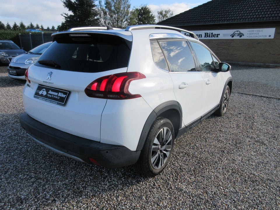 Peugeot 2008 1,2 PureTech 130 Allure Sky 5d