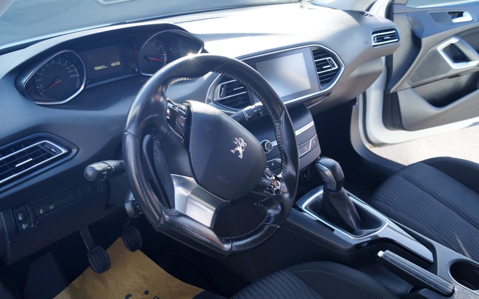 Peugeot 308 1,2 e-THP 110 Active SW 5d