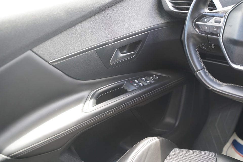 Peugeot 3008 1,5 BlueHDi 130 Allure 5d