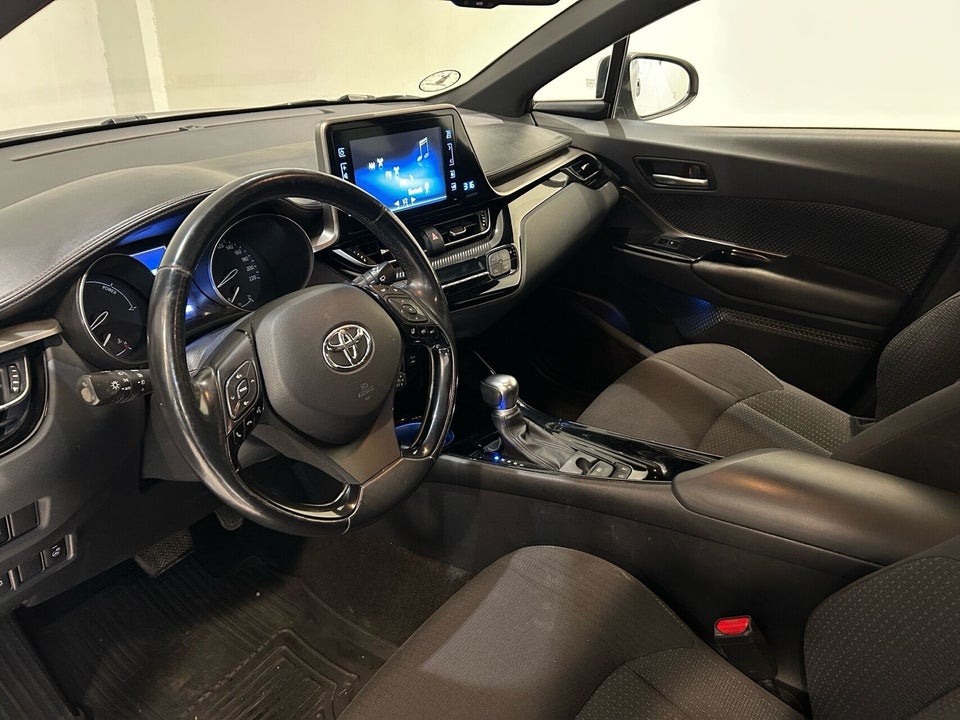 Toyota C-HR 1,8 Hybrid Selected CVT 5d