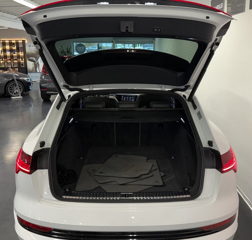 Audi e-tron 55 quattro 5d