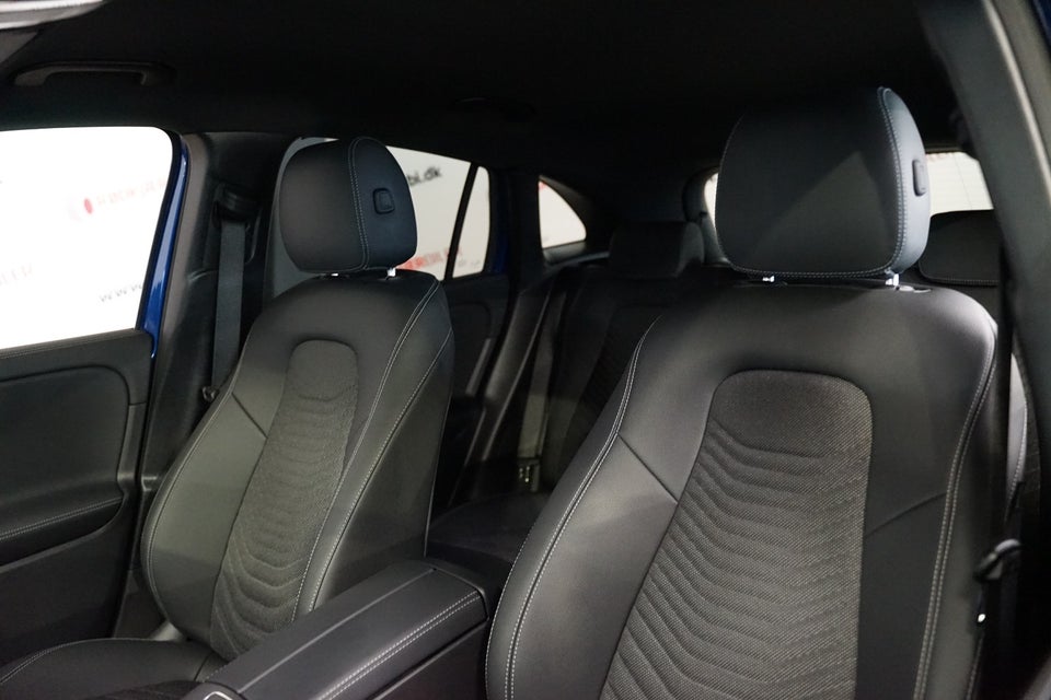 Mercedes EQA300 Progressive 4Matic 5d