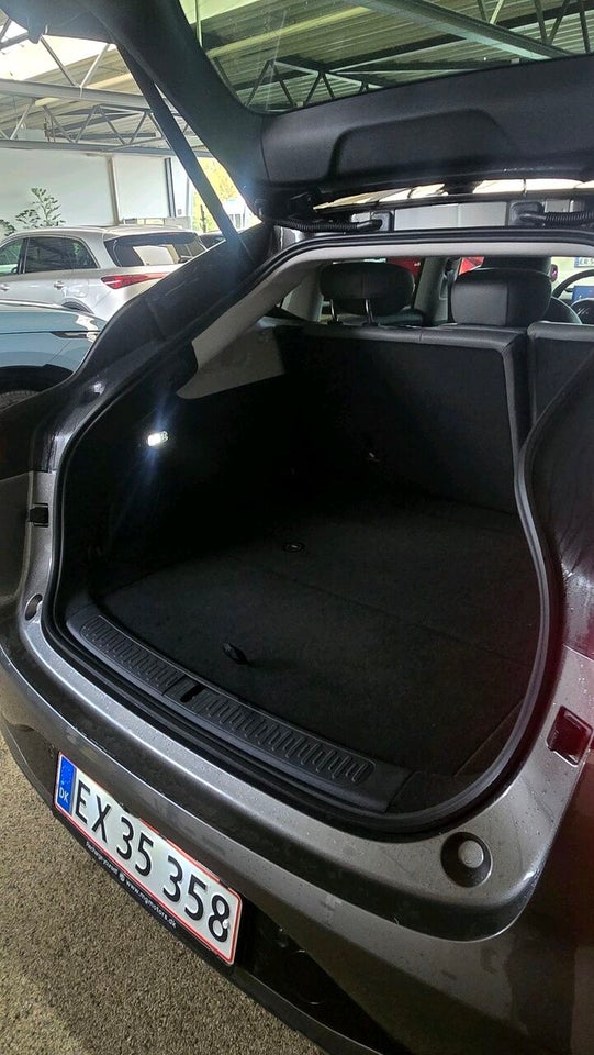 MG IM6 100 Performance AWD 5d
