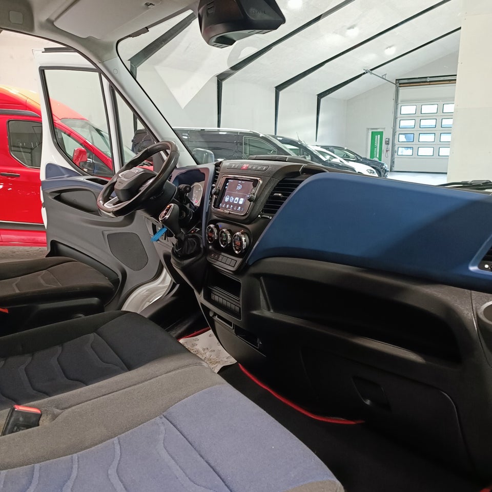 Iveco Daily 2,3 35S16 12m³ Van AG8