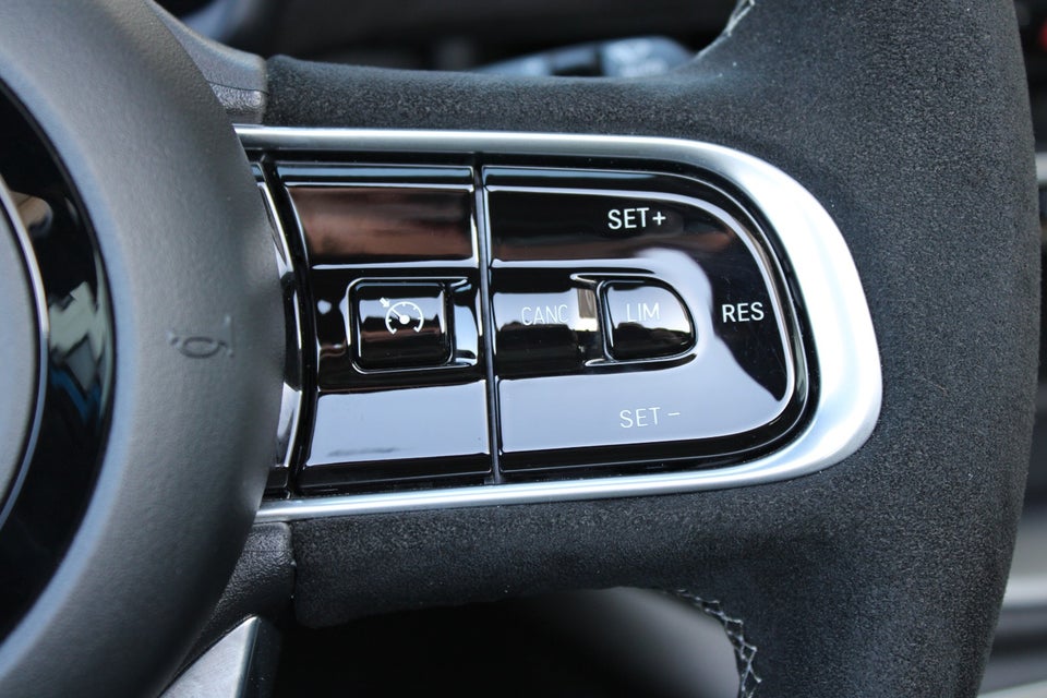 Abarth 500e Scorpionissima Cabrio 2d