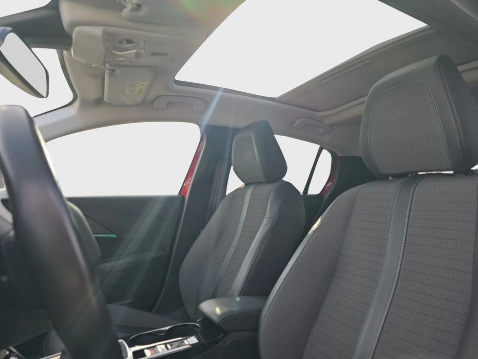 Peugeot 208 1,2 PureTech 100 Allure Sky 5d