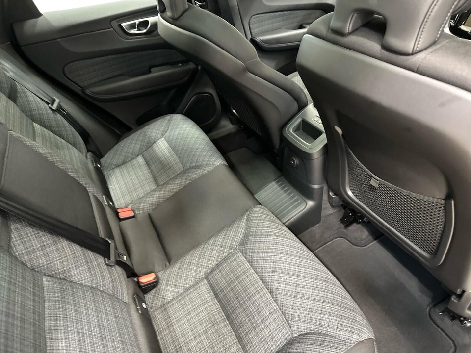 Volvo XC60 2,0 T6 ReCharge Core aut. AWD 5d