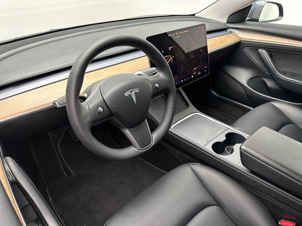 Tesla Model 3 Long Range AWD 4d