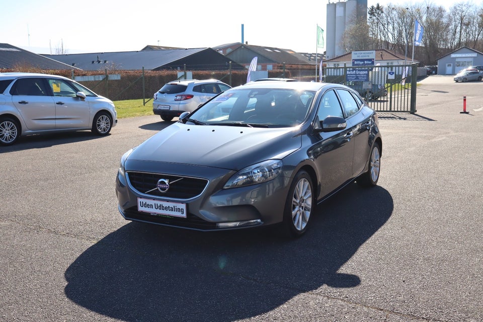 Volvo V40 1,6 D2 115 R-Design 5d
