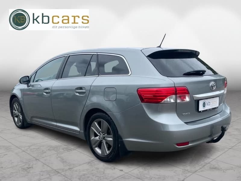 Toyota Avensis 1,8 VVT-i T2 Premium stc. 5d