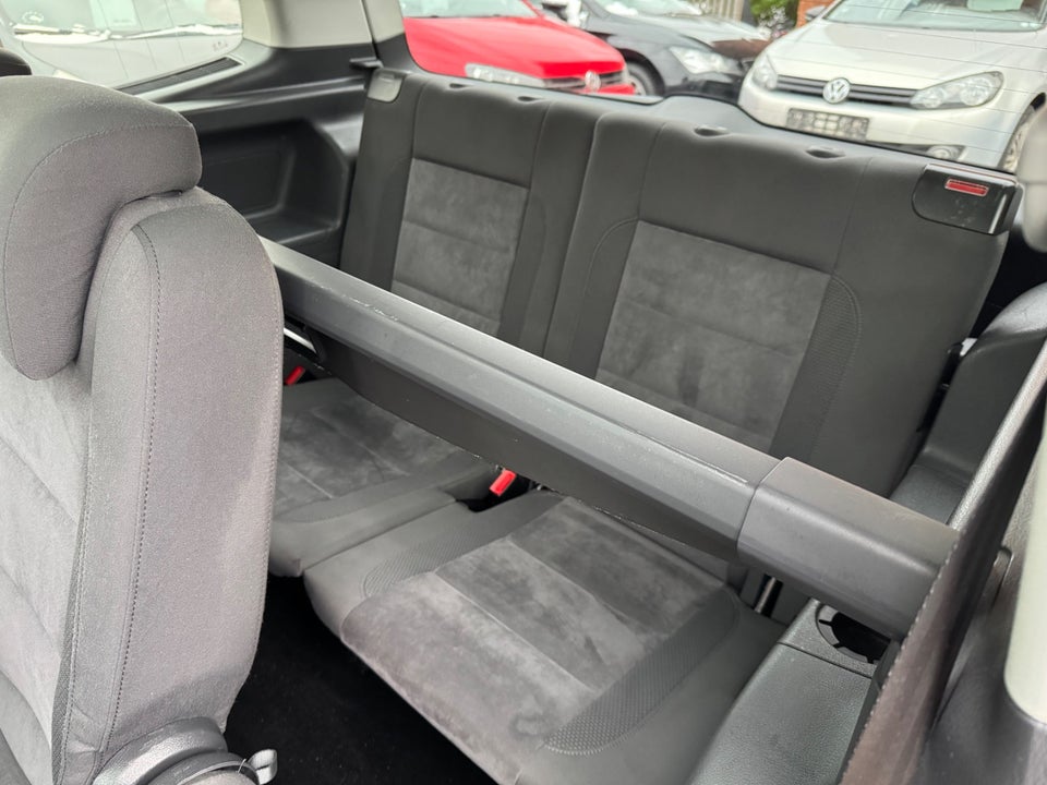 VW Touran 1,6 TDi 105 Highline DSG BMT 7prs 5d