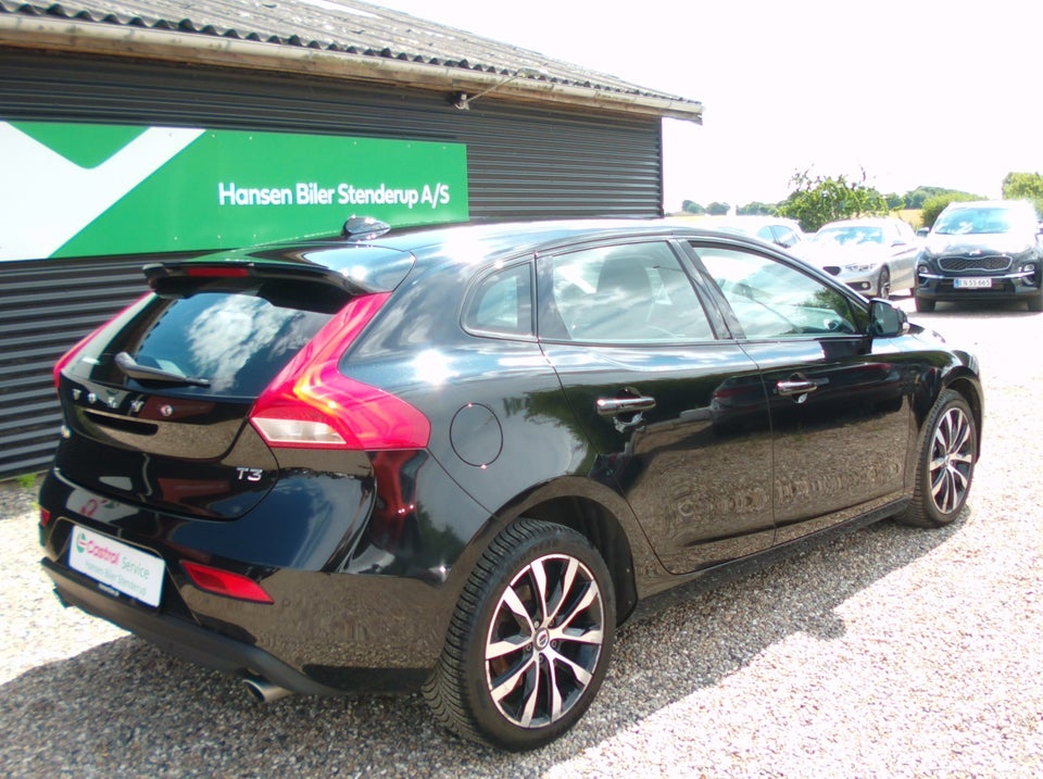 Volvo V40 1,5 T3 152 Momentum aut. 5d