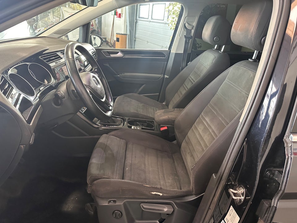 VW Touran 2,0 TDi 150 Highline Family DSG Van 5d