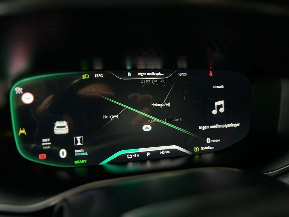 MG Marvel R Luxury 5d