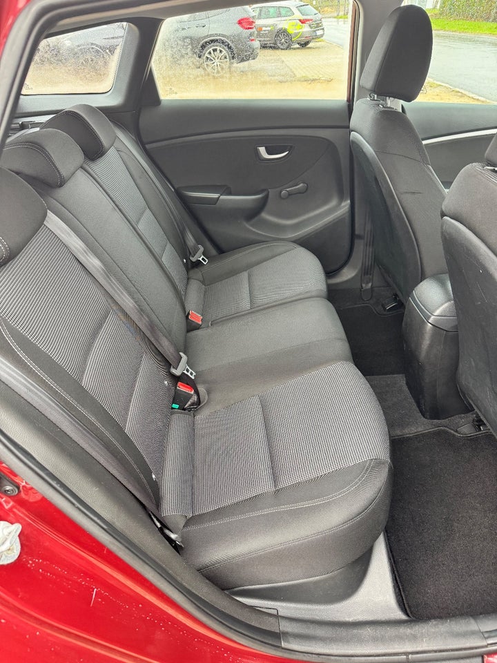 Hyundai i30 1,6 CRDi 110 Active CW 5d