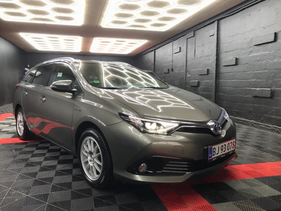 Toyota Auris 1,8 Hybrid H2 Style Touring Sports CVT 5d