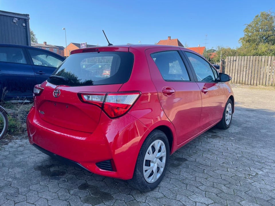 Toyota Yaris 1,0 VVT-i T2 Van 5d