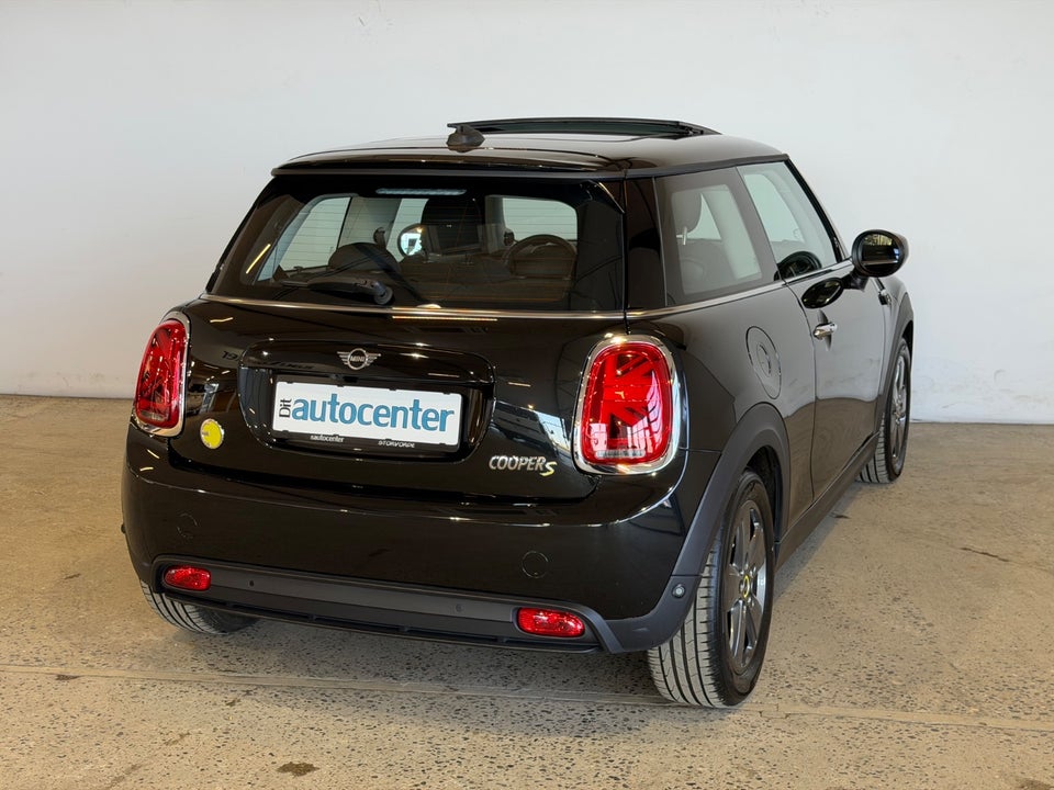 MINI Cooper SE Essential 3d