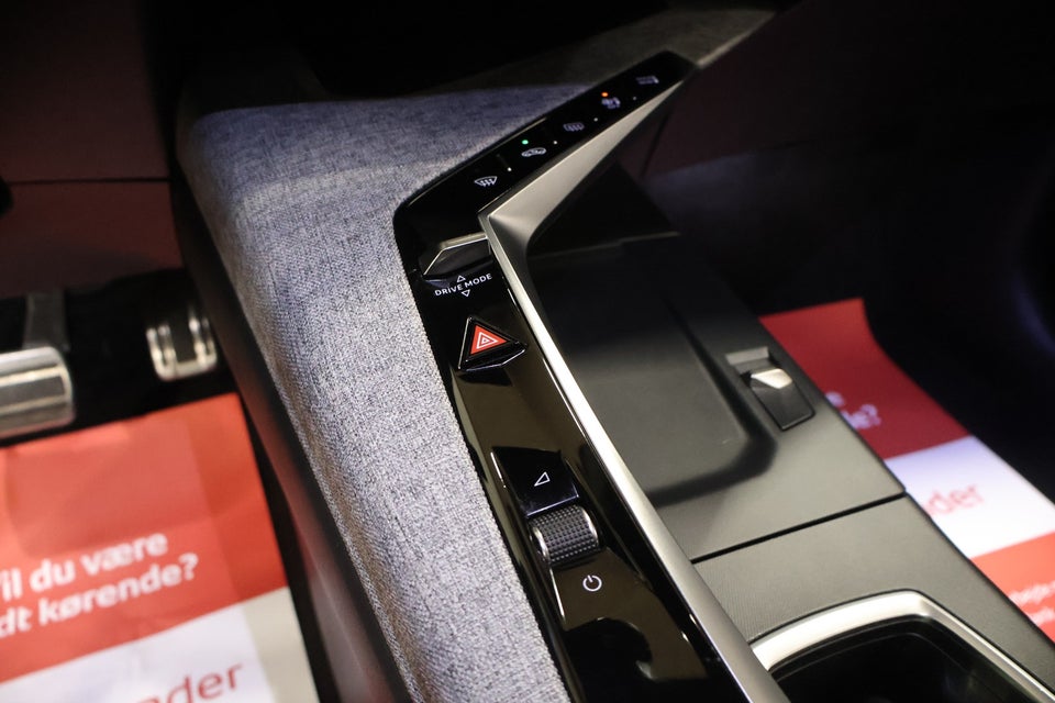 Peugeot e-3008 77 GT 5d