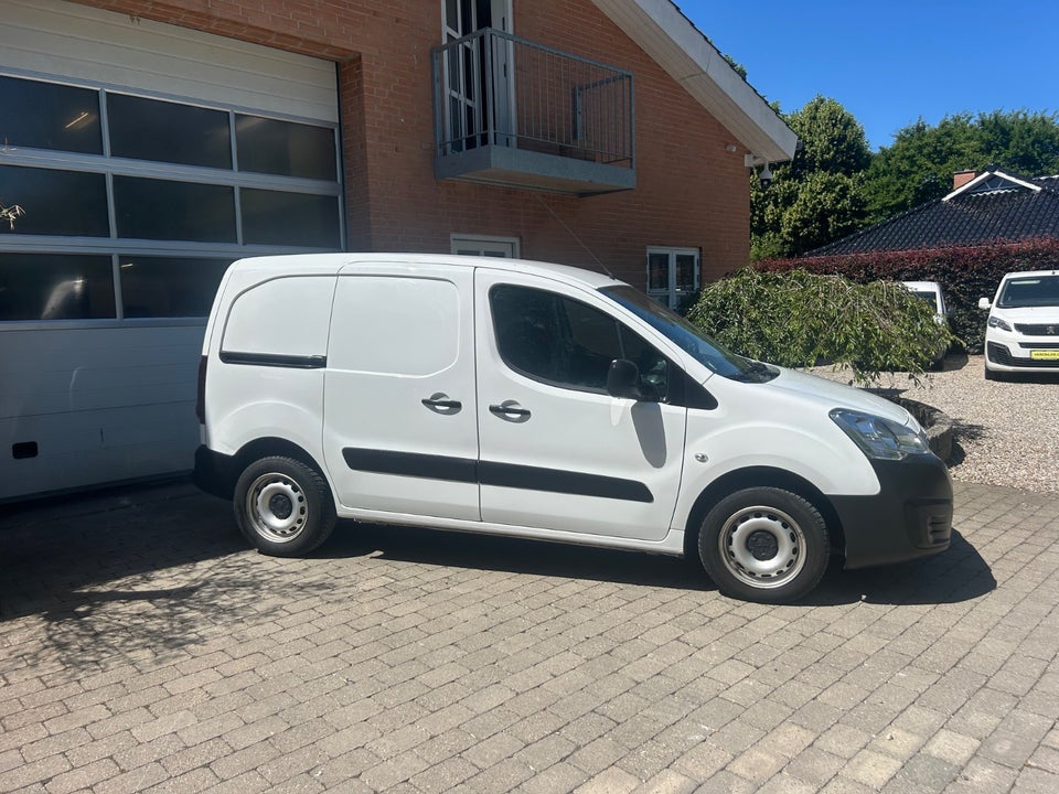 Peugeot Partner 1,6 BlueHDi 100 L1 Premium Van 5d