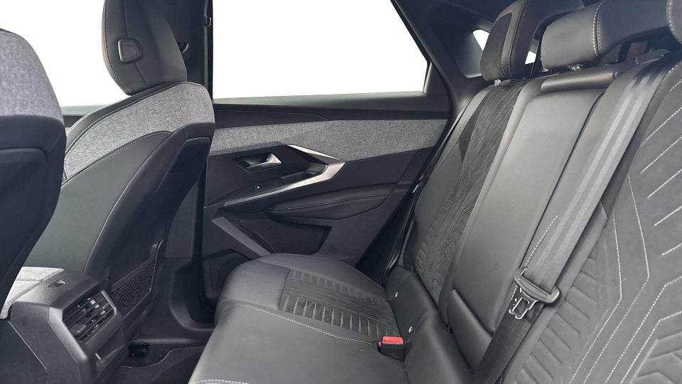 Peugeot e-3008 77 GT Pack 5d