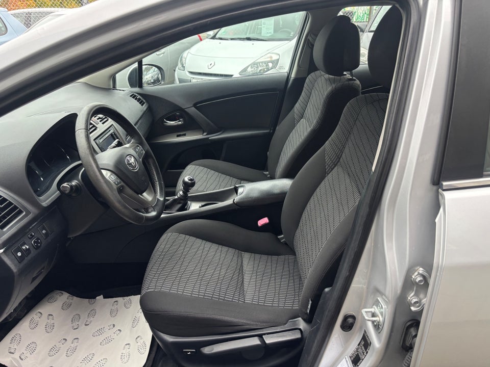 Toyota Avensis 2,0 D-4D TX stc. 5d