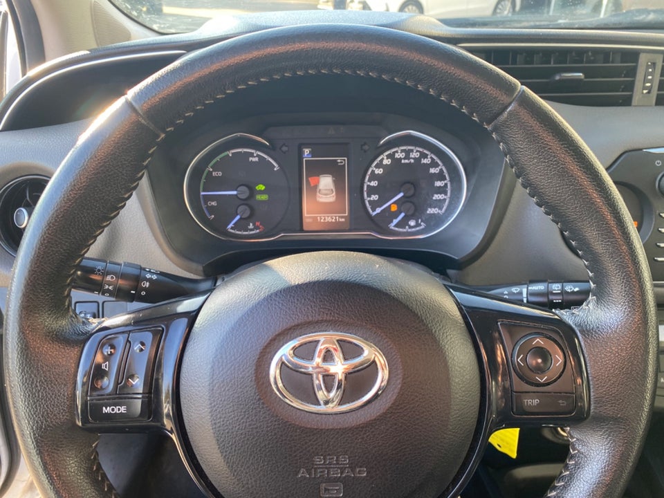 Toyota Yaris 1,5 Hybrid H1 e-CVT Van 5d