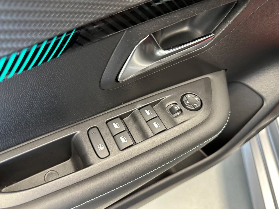 Peugeot 208 1,2 PureTech 100 Allure 5d