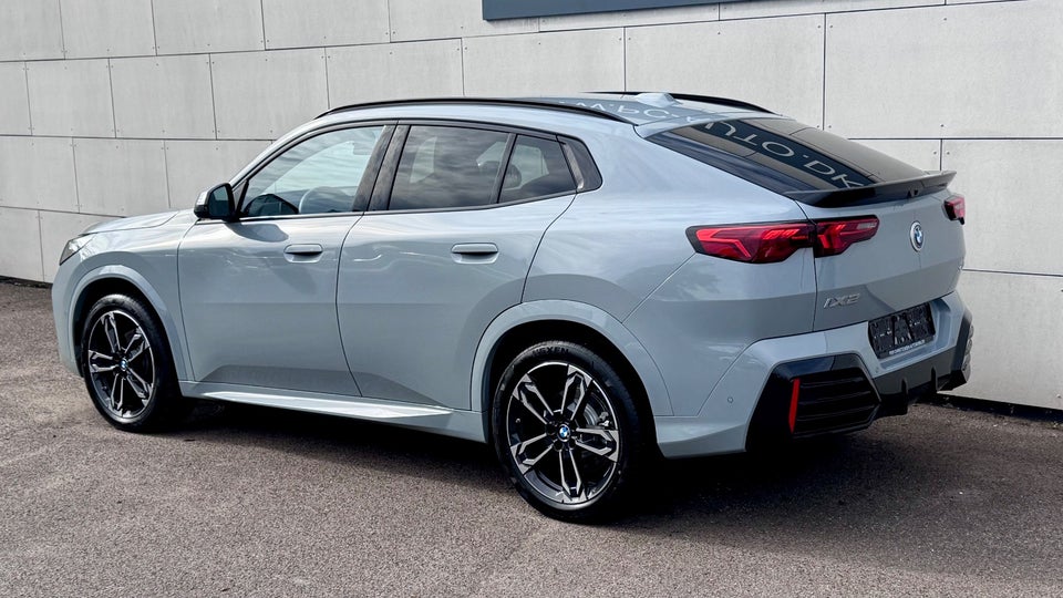 BMW iX2 eDrive20 Fully Charged M-Sport 5d