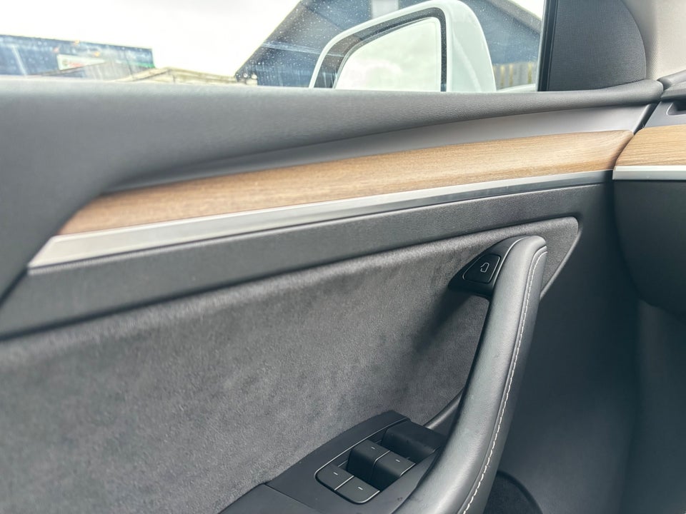 Tesla Model Y Long Range AWD 5d