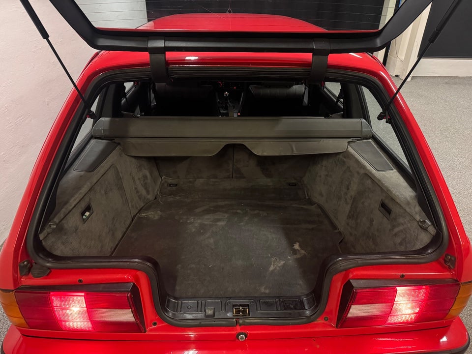 BMW 320i 2,0 Touring 5d