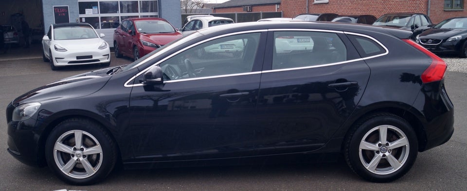 Volvo V40 1,6 D2 115 Momentum aut. 5d