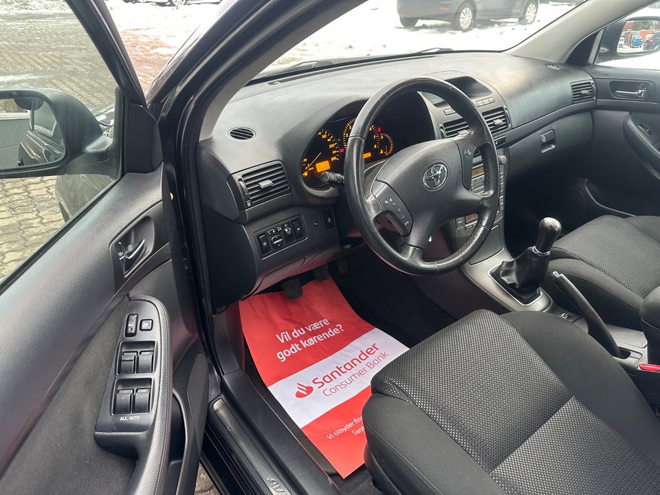 Toyota Avensis 2,0 Sol 4d