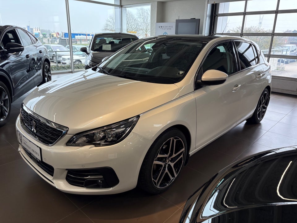 Peugeot 308 1,2 e-THP 130 Selection Sky 5d