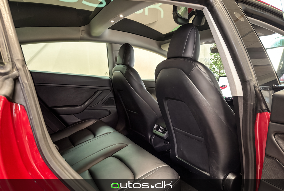 Tesla Model 3 Long Range AWD 4d