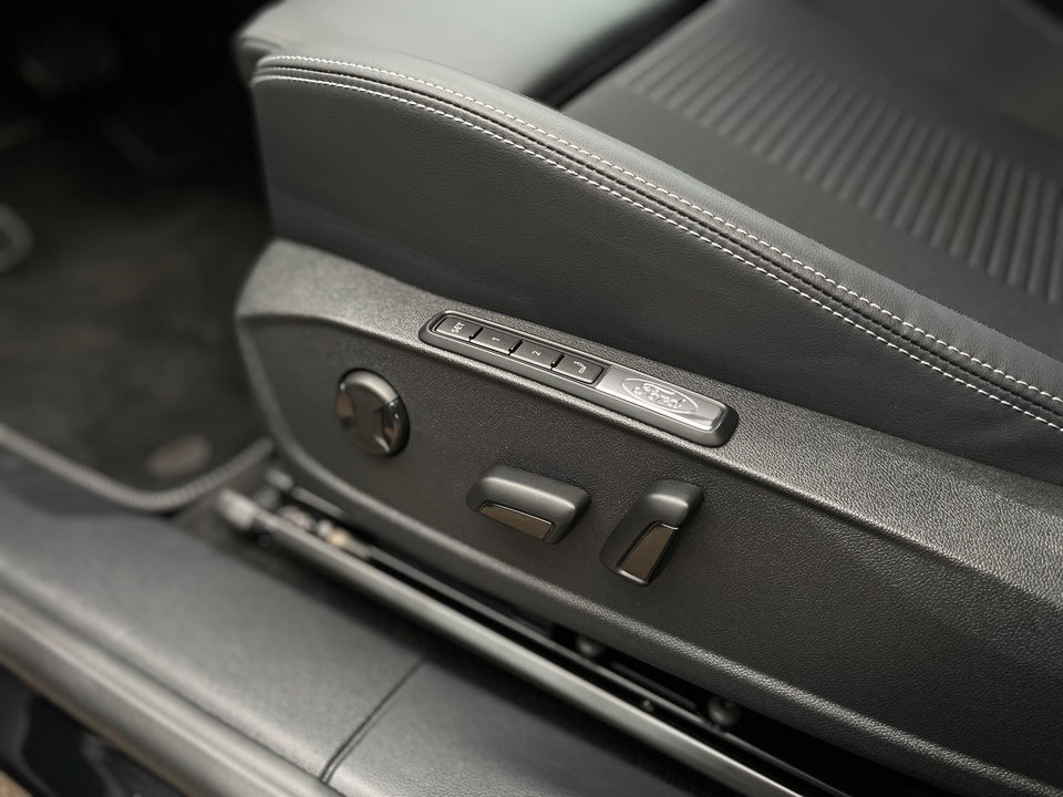 Ford Capri 77 Select Extended Range 5d