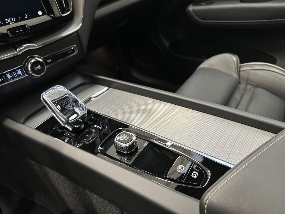 Volvo XC60 2,0 T8 ReCharge Ultimate Dark aut. AWD 5d