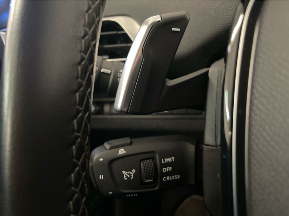 Peugeot 3008 1,6 Hybrid First Selection EAT8 5d