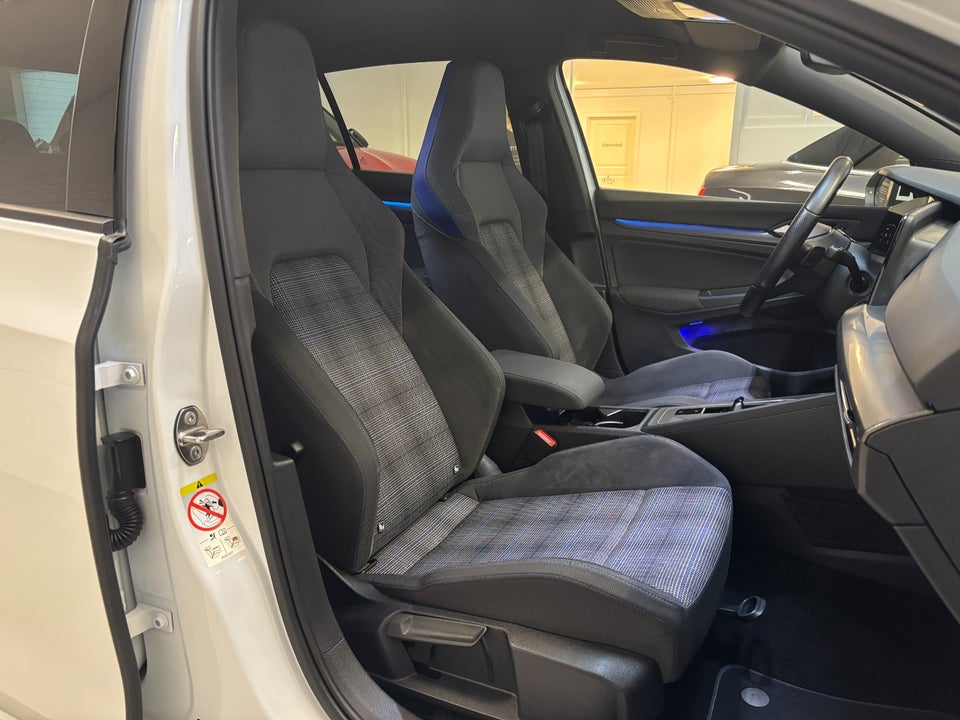 VW Golf VIII 1,4 GTE DSG 5d