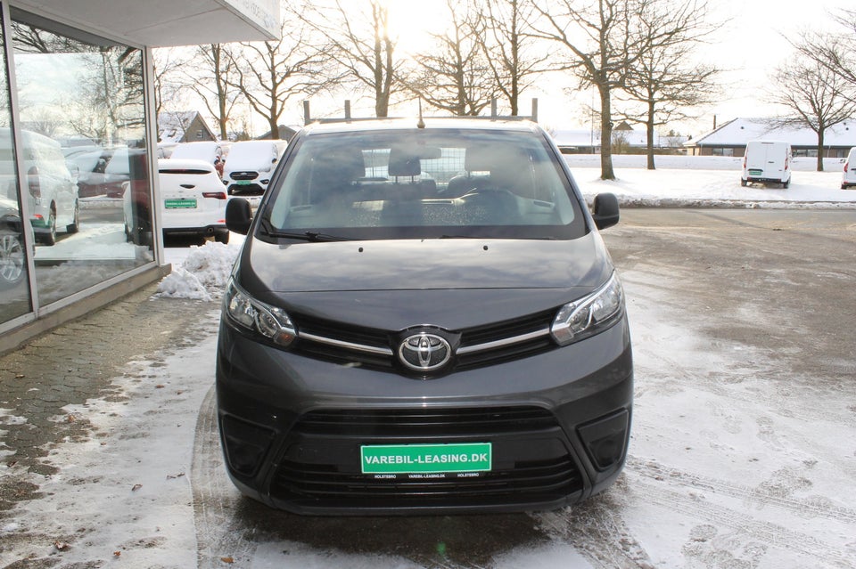 Toyota ProAce 2,0 D 120 Medium Base++ Chassis 2d