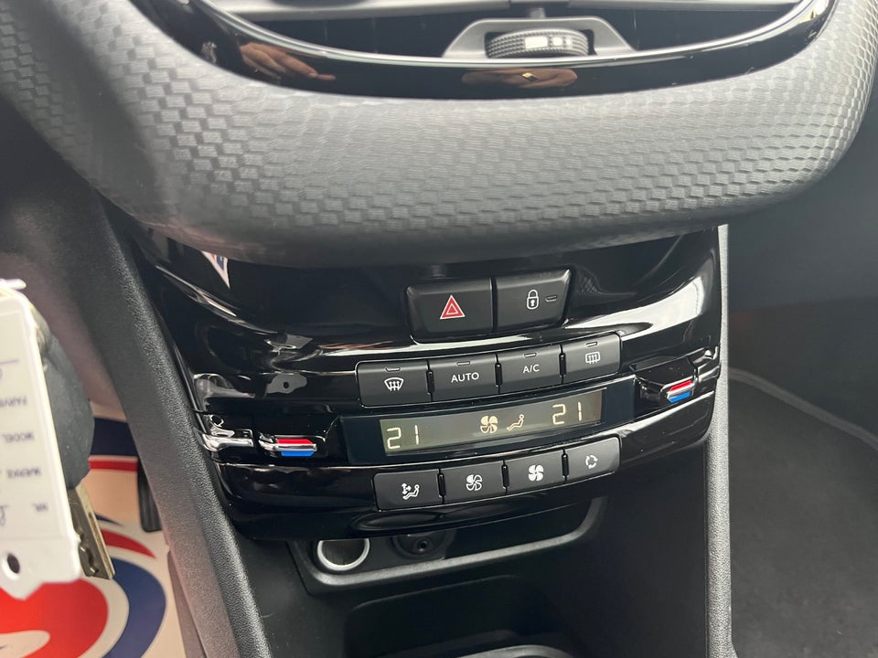 Peugeot 208 1,6 BlueHDi 100 Allure Sky 5d