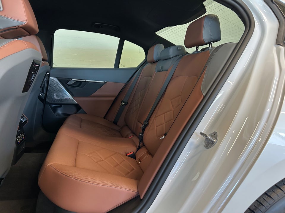 BMW i5 eDrive40 Fully Charged M-Sport 4d