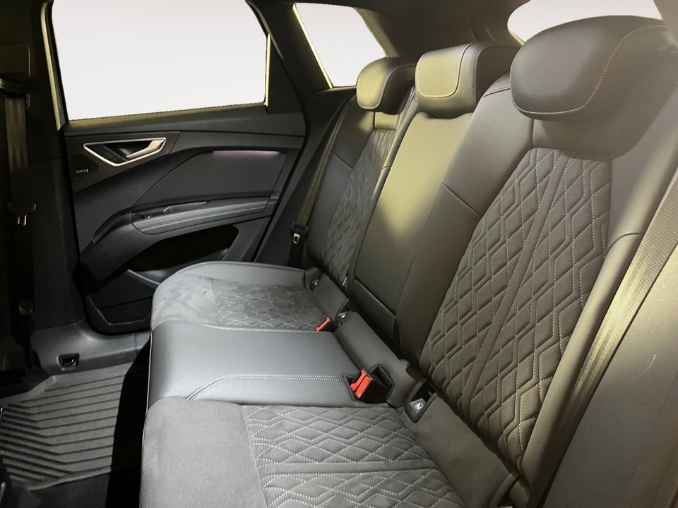 Audi Q4 e-tron 50 S-line quattro 5d