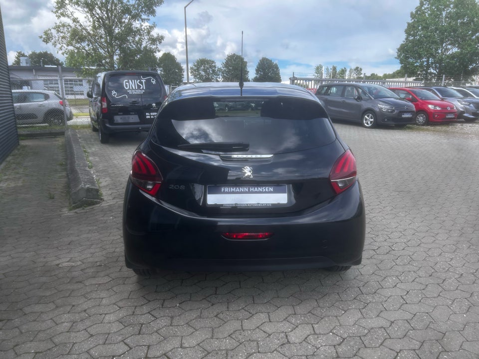 Peugeot 208 1,2 VTi 82 Strike 5d