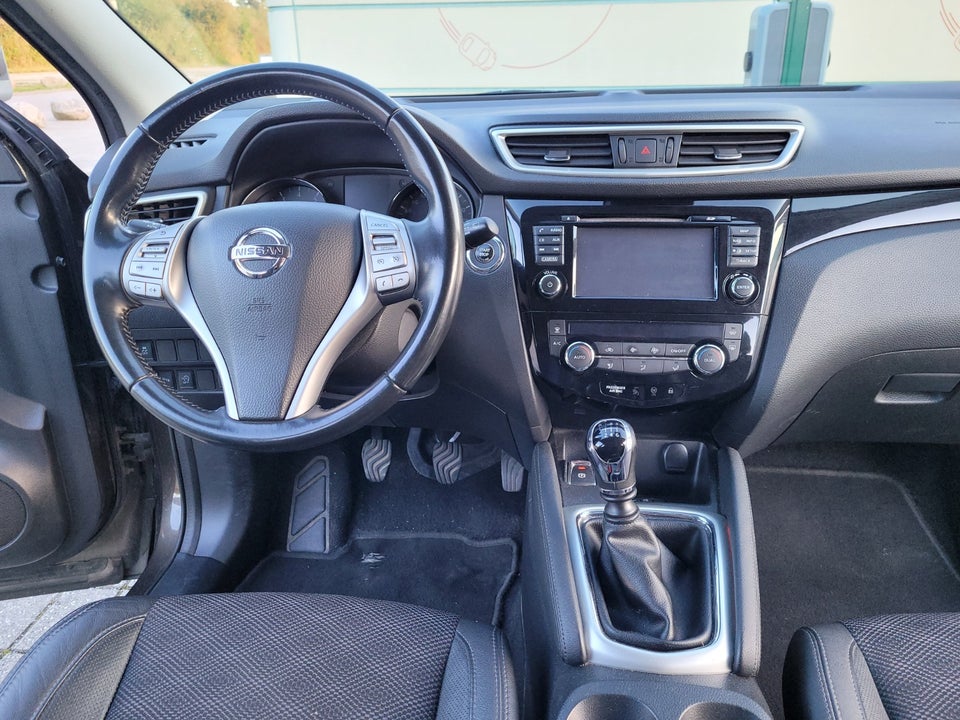 Nissan Qashqai 1,6 Dig-T 163 Tekna 5d