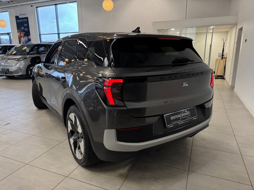 Ford Explorer 77 Premium Extended Range 5d