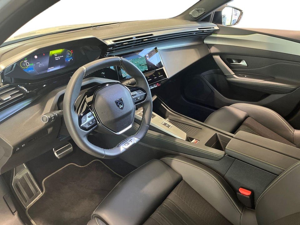 Peugeot e-408 58 GT 5d