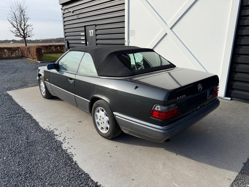 Mercedes E220 2,2 Cabriolet 2d