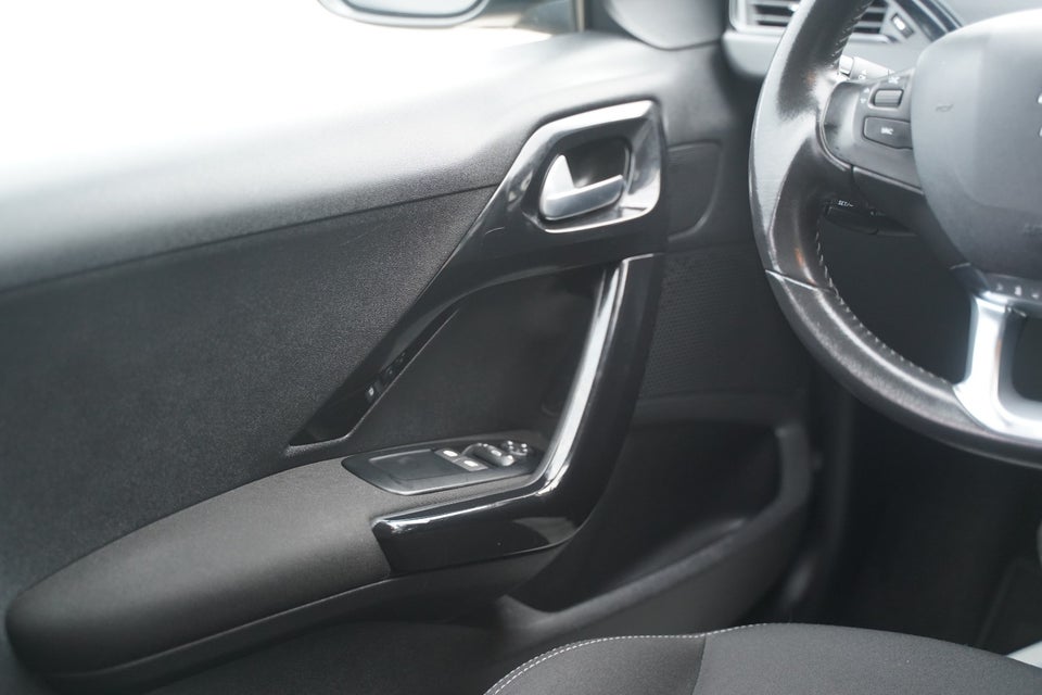 Peugeot 208 1,6 BlueHDi 100 Envy 5d