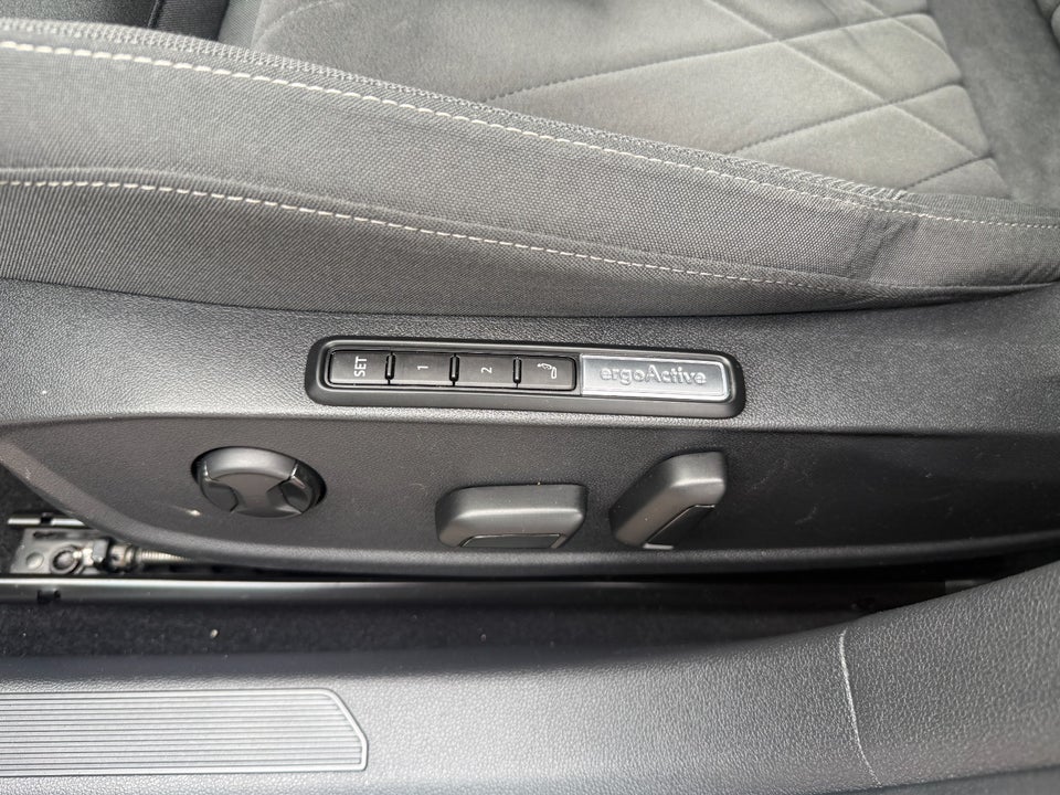 VW Golf VIII 1,4 eHybrid DSG 5d